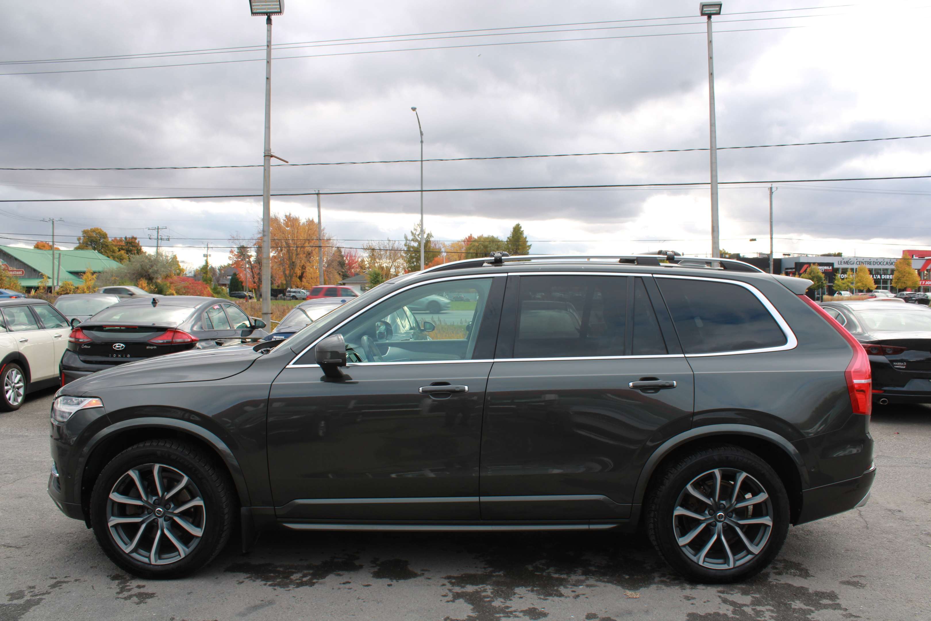 2018 Volvo XC90 T6 AWD Momentum, MAGS, CUIR, A/C, NAVIGATION alt 3