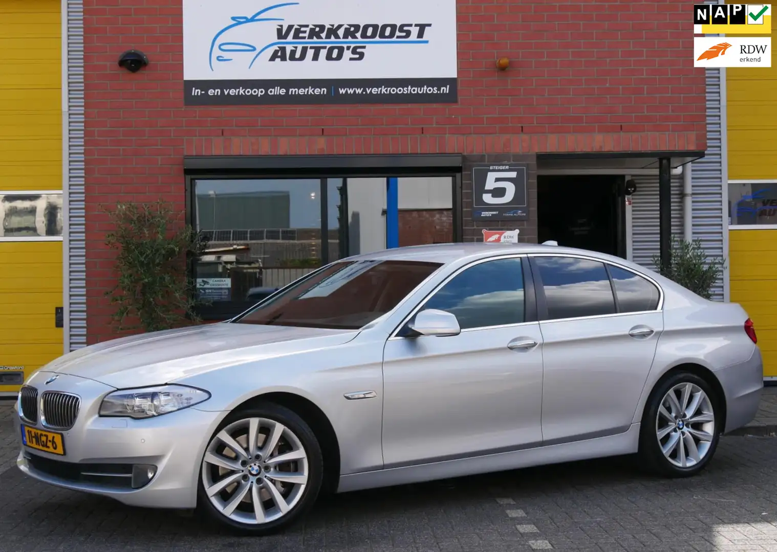 BMW 528 5-serie 528i High Executive soft close. memory. HU Grijs - 1