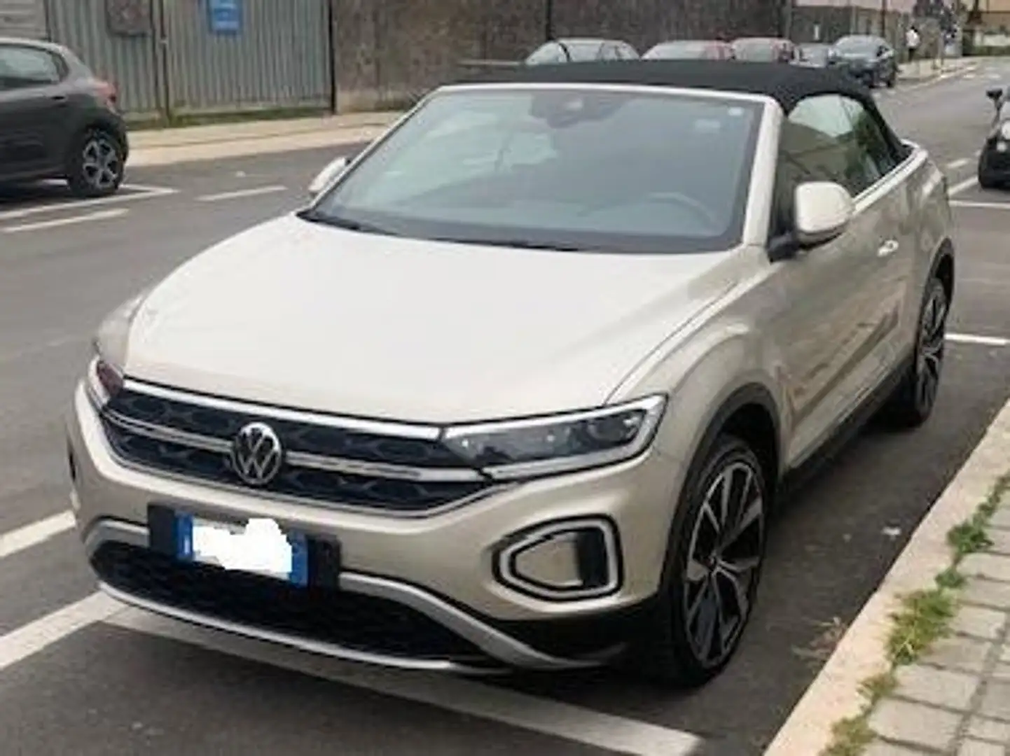 Volkswagen T-Roc 1.5 TSI Act Style Oro - 1