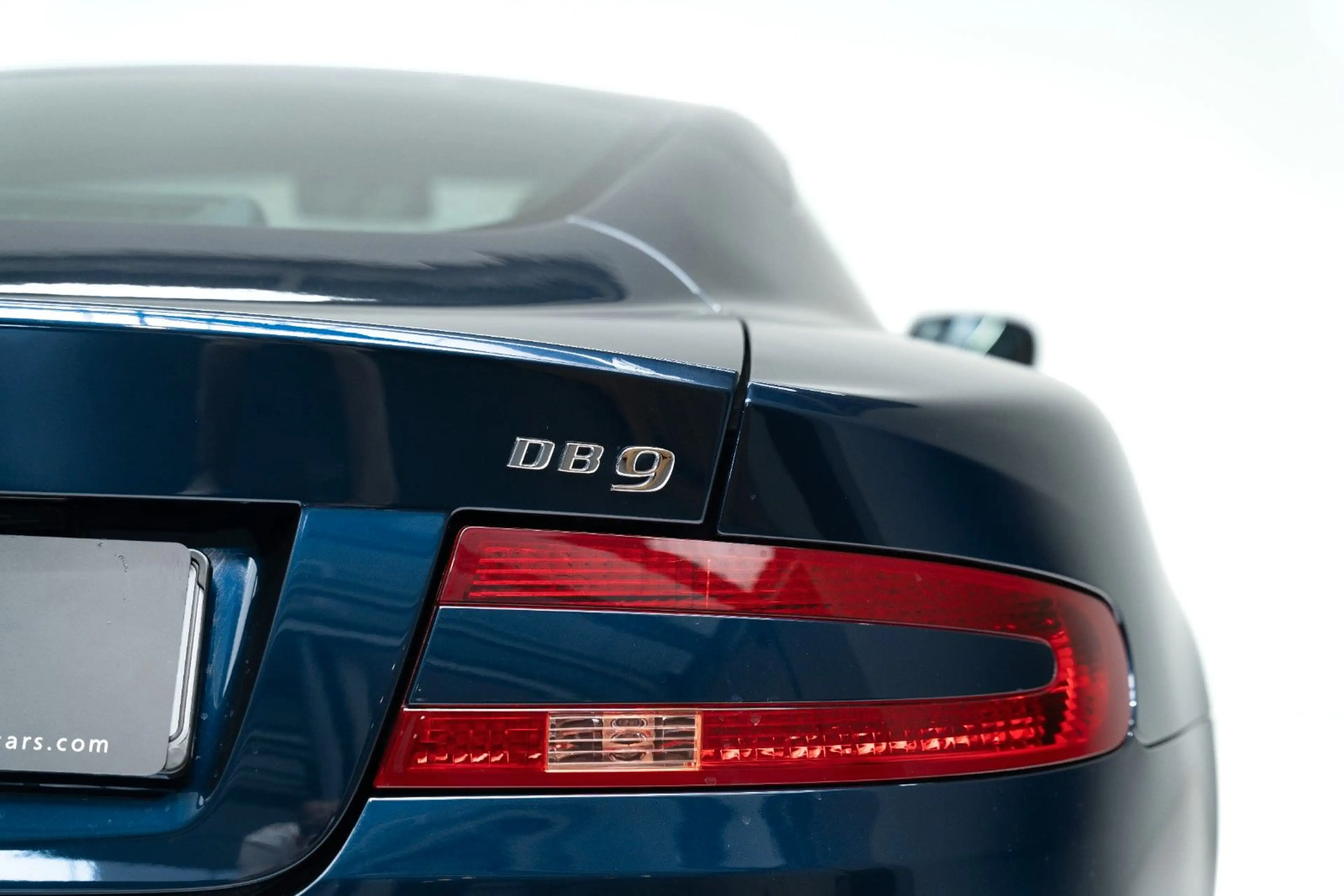 Aston Martin DB9 — photo 12