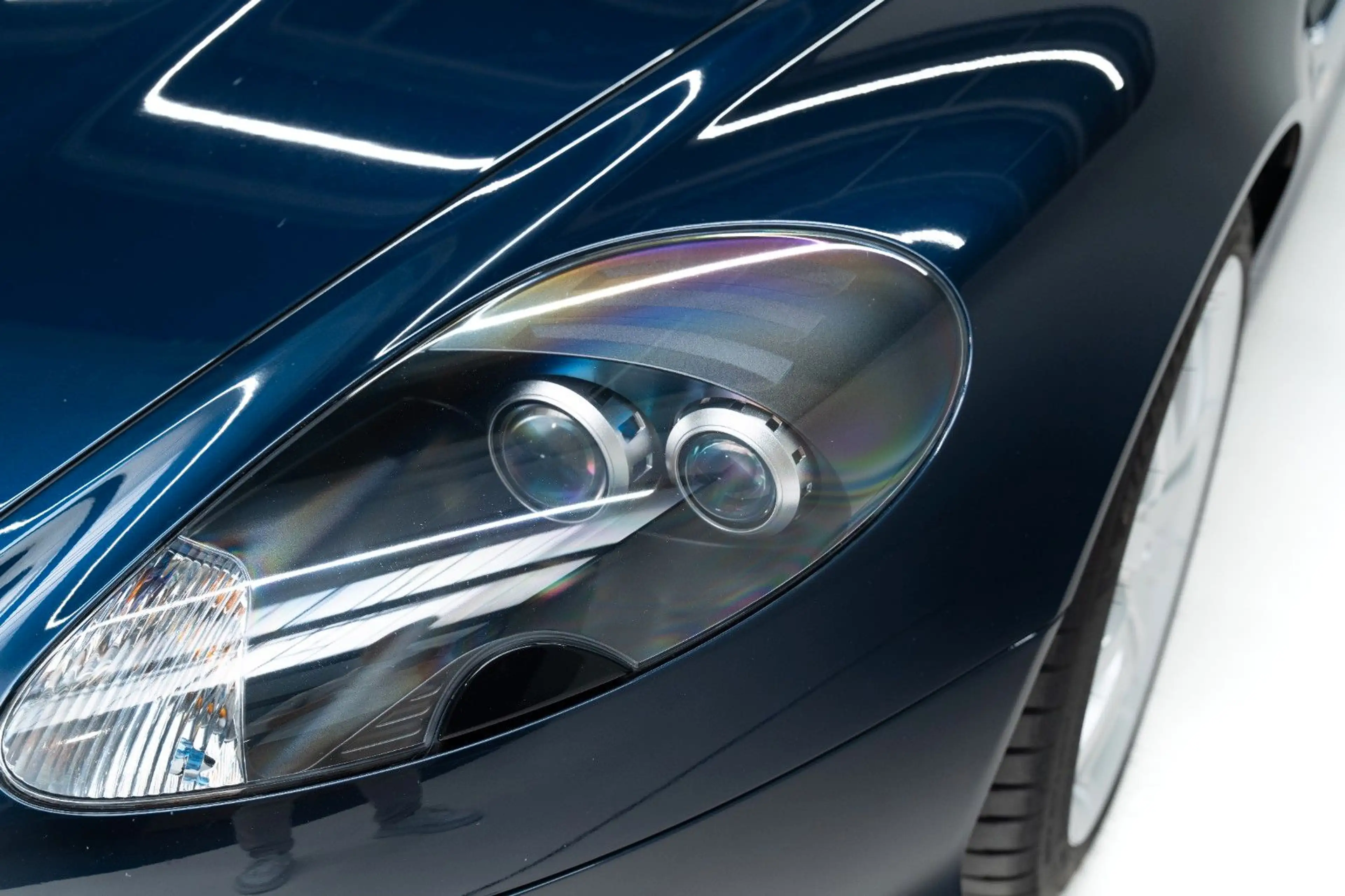 Aston Martin DB9 — photo 10