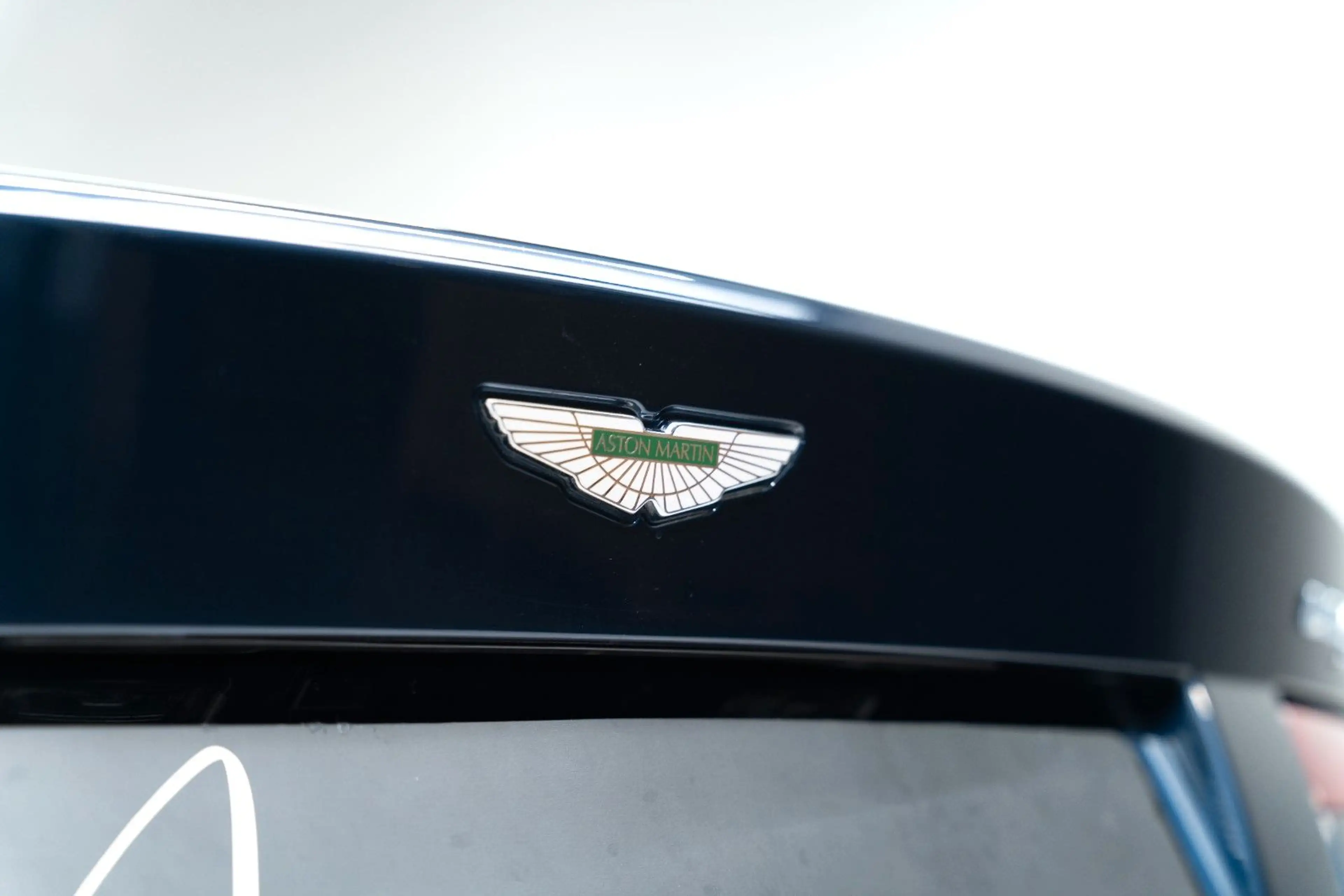 Aston Martin DB9 — photo 11