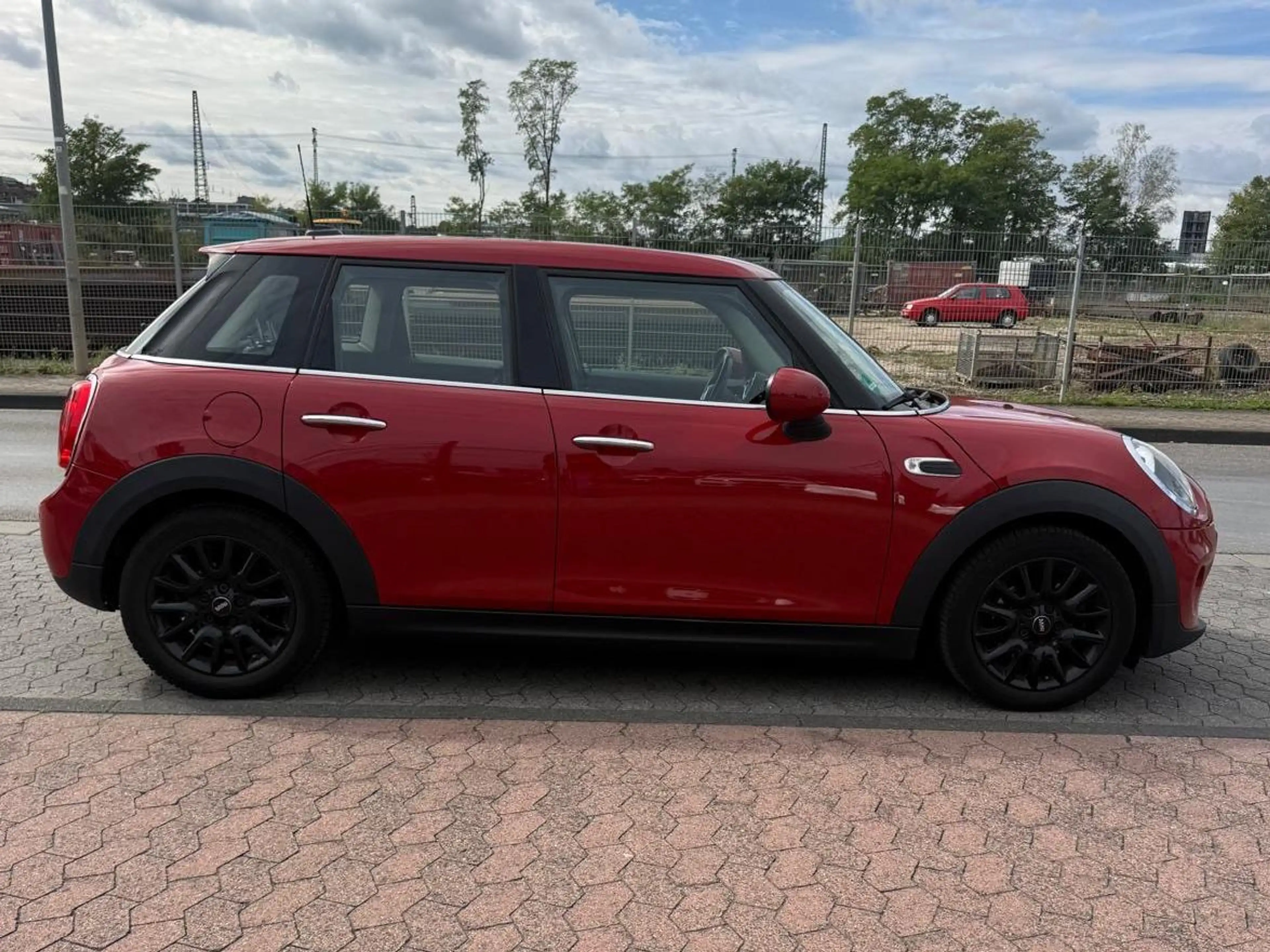 MINI One One — photo 6
