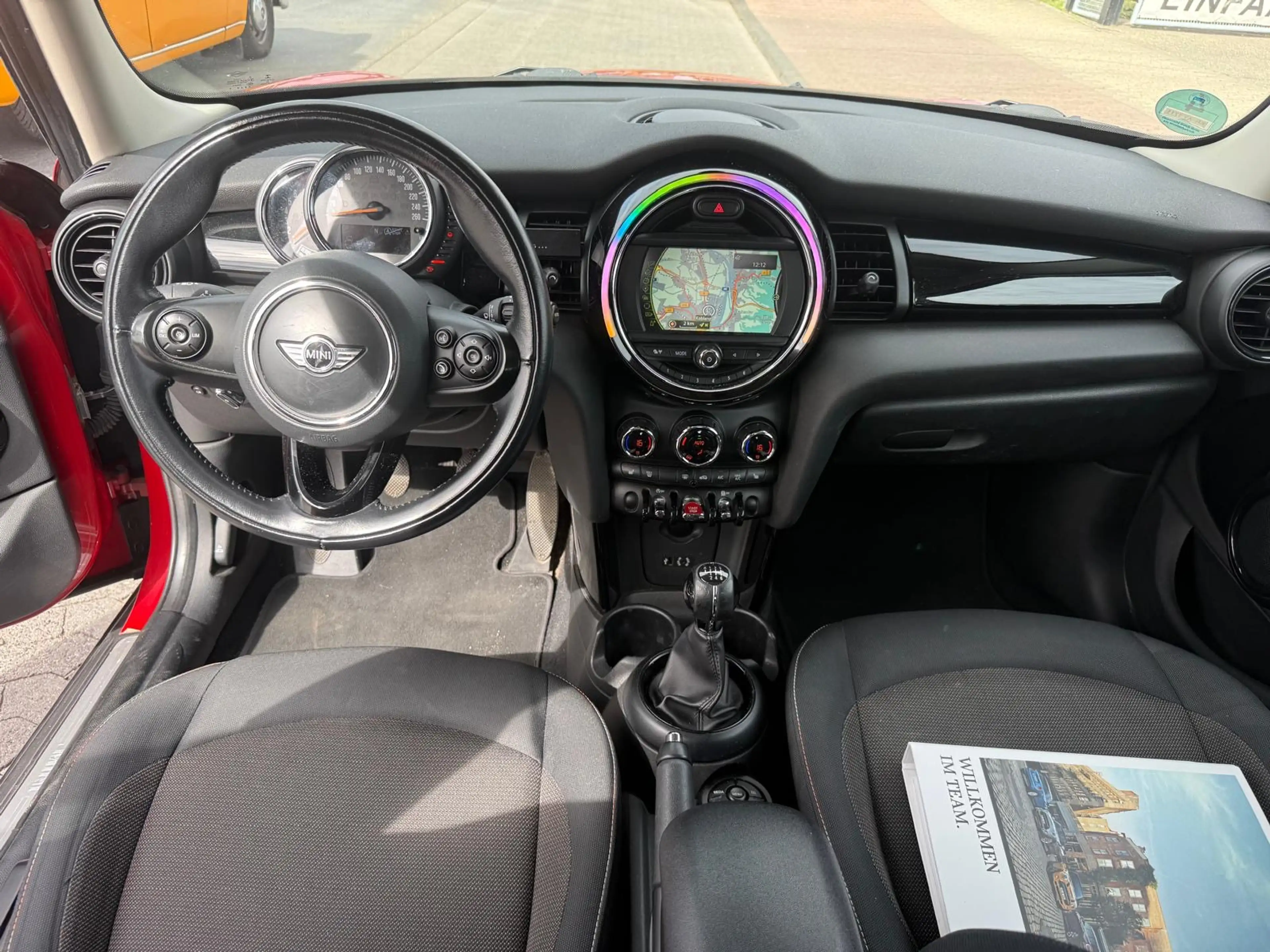 MINI One One — photo 9
