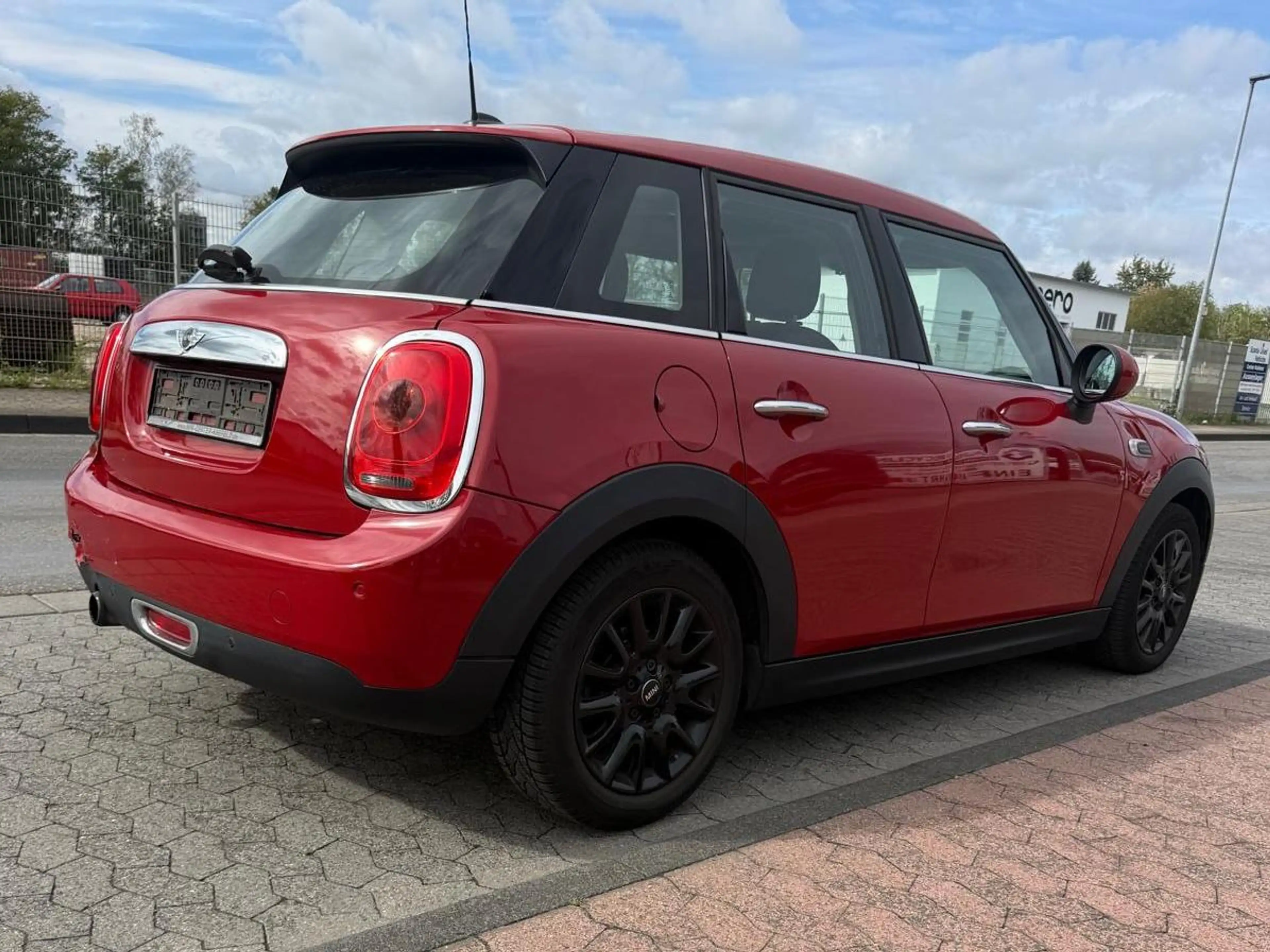 MINI One One — photo 5