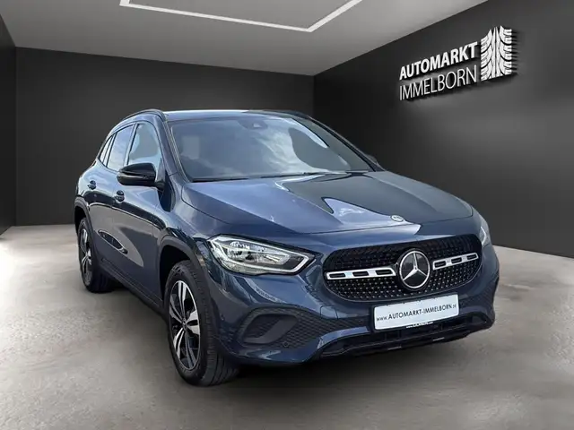 Mercedes-Benz Gla view 2