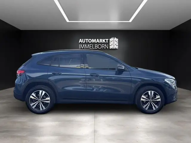 Mercedes-Benz Gla view 11