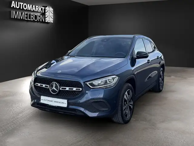 Mercedes-Benz Gla view 3
