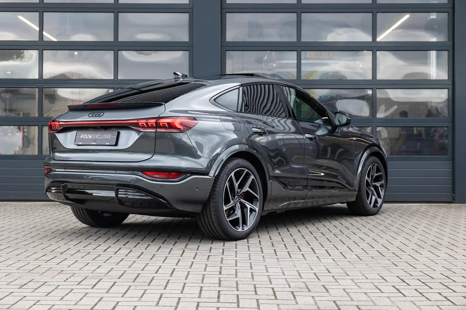 Audi Q6 Sportback e-tron 306pk S Edition Performance 100 k Gri - 2