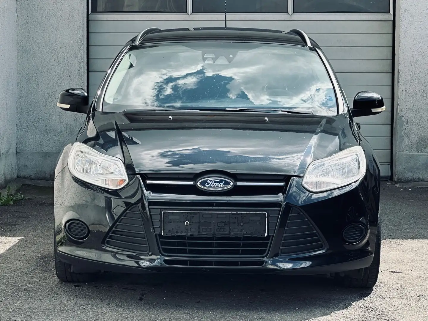 Ford Focus Turnier 1.6 TDCI*SHZ*KLIMA*PDC*AHK*ALU*EU5 Schwarz - 2