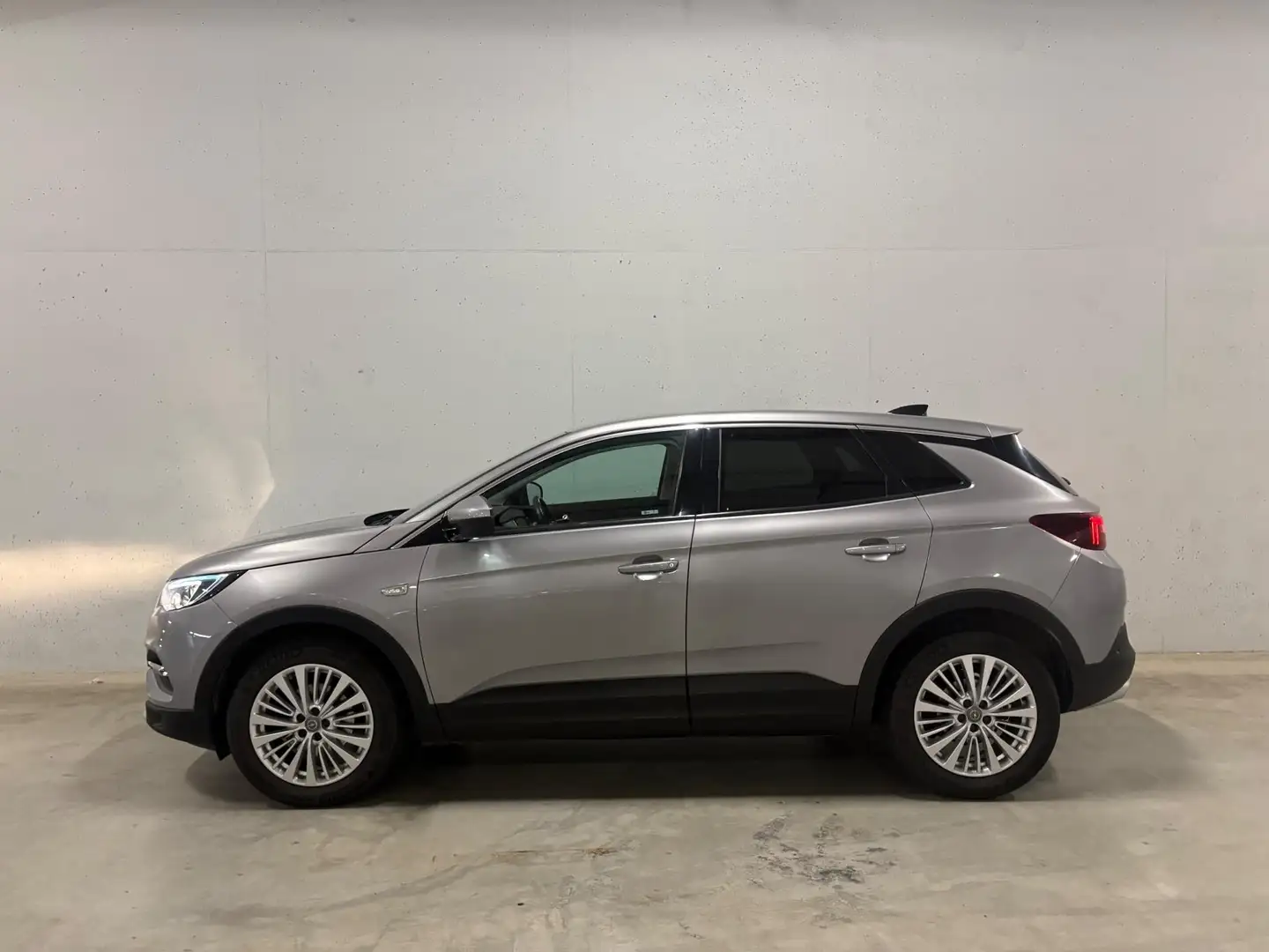 Opel Grandland X 1.2 Turbo Innovation Navi Clima Cruise PDC Grijs - 2