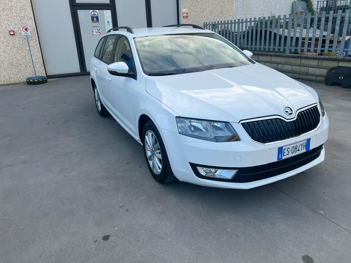 Skoda Octavia Octavia Wagon 1.6 tdi cr Ambition 105cv Blanc - 2