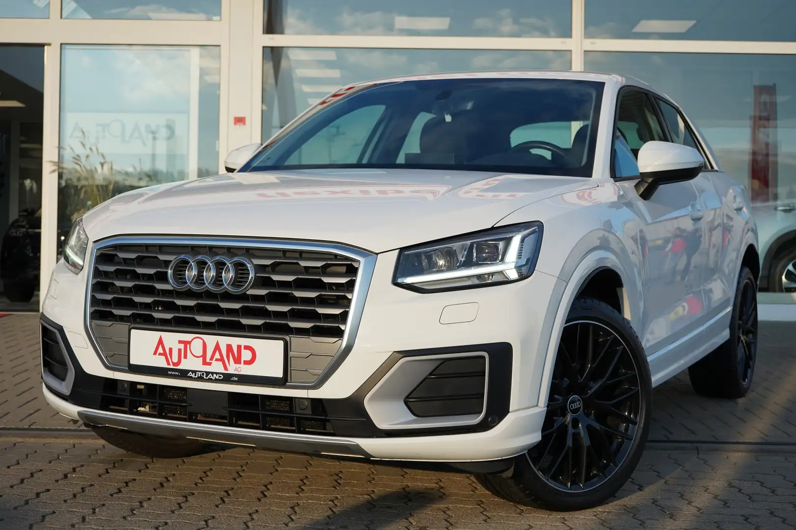 Audi Q2 1.4 TFSI sport LED Klimaaut. Navi Sitzheizung Blanc - 2