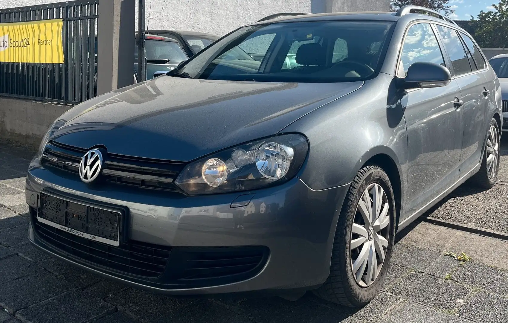 Volkswagen Golf 1.6 TDI Blue Motion NAVI Sitzheizung 2.HAND siva - 2