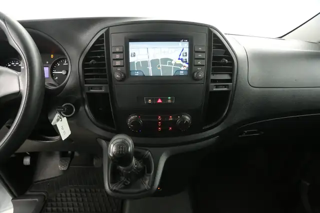 Mercedes-Benz Vito view 11