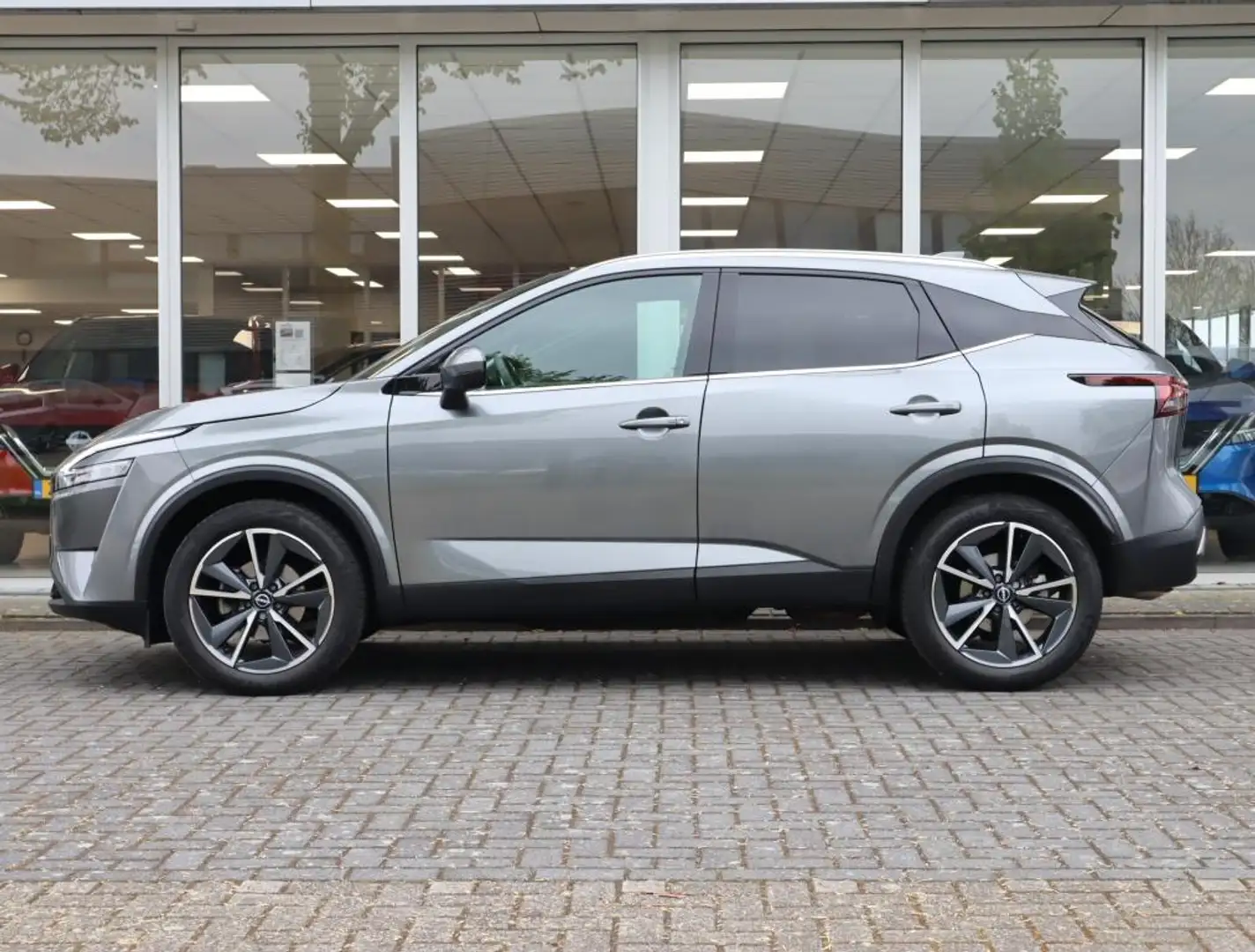 Nissan Qashqai 1.3 MHEV Tekna | Panoramadak | Head-Up | Stoel-, s Gris - 2