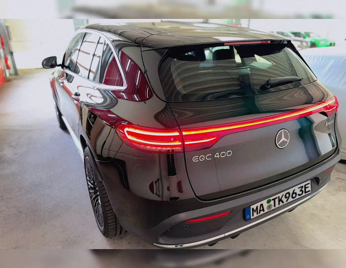Mercedes-Benz EQC 400 4Matic Service+ AMG Line - 2