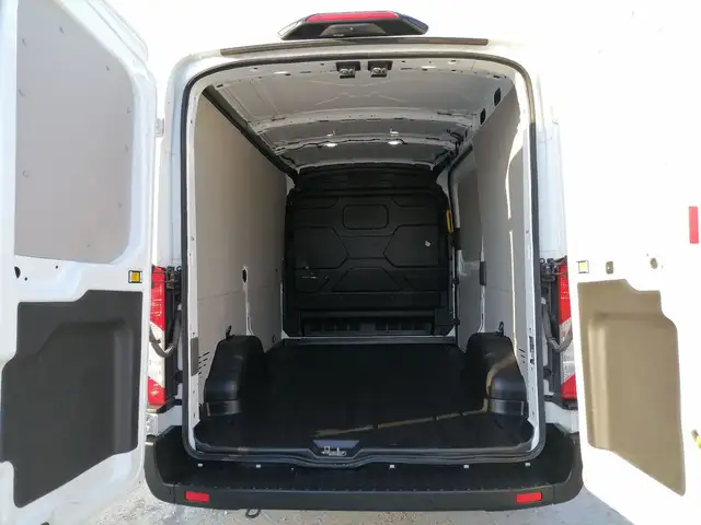 Ford Transit view 9
