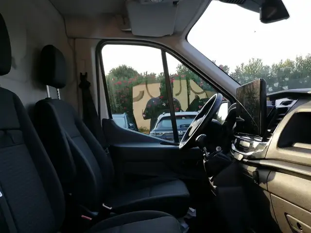 Ford Transit view 6