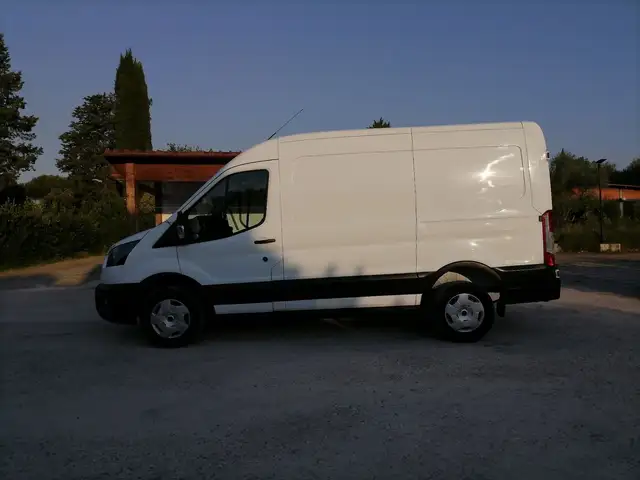 Ford Transit view 3