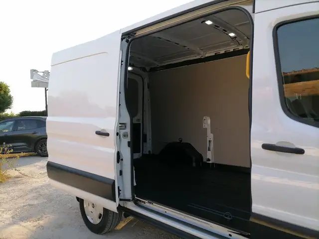 Ford Transit view 8