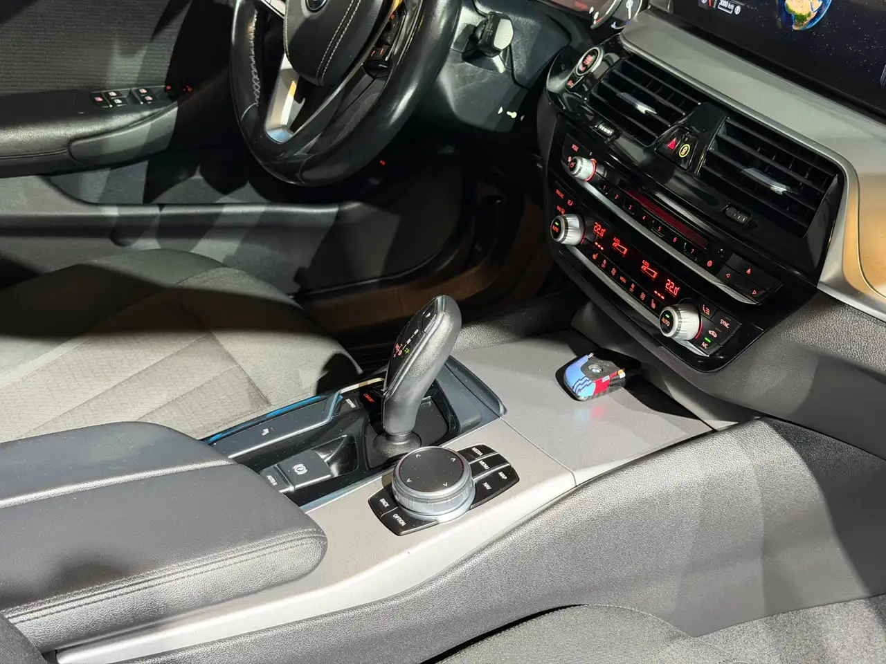 BMW 520 d xDrive / Navi Professional / Sitzheizung/ LED Bild 25