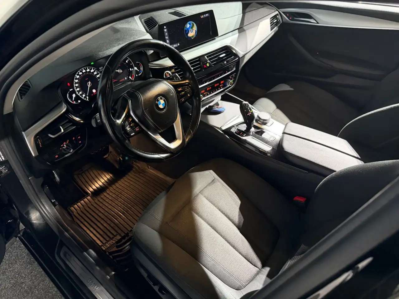 BMW 520 d xDrive / Navi Professional / Sitzheizung/ LED Bild 20