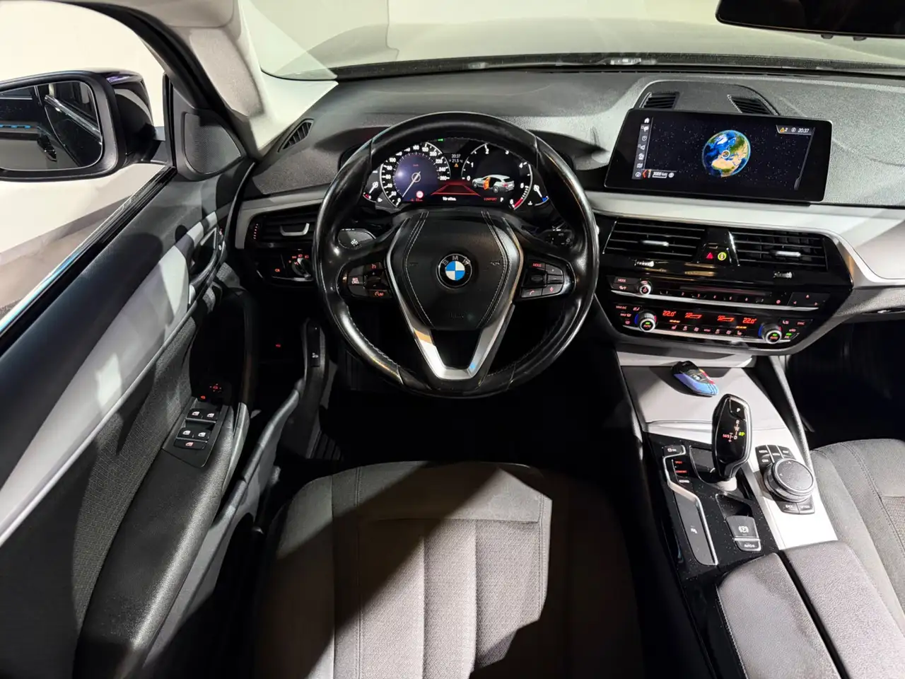 BMW 520 d xDrive / Navi Professional / Sitzheizung/ LED Bild 19