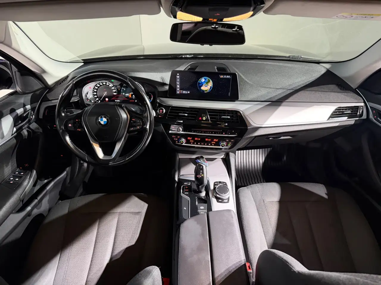 BMW 520 d xDrive / Navi Professional / Sitzheizung/ LED Bild 18