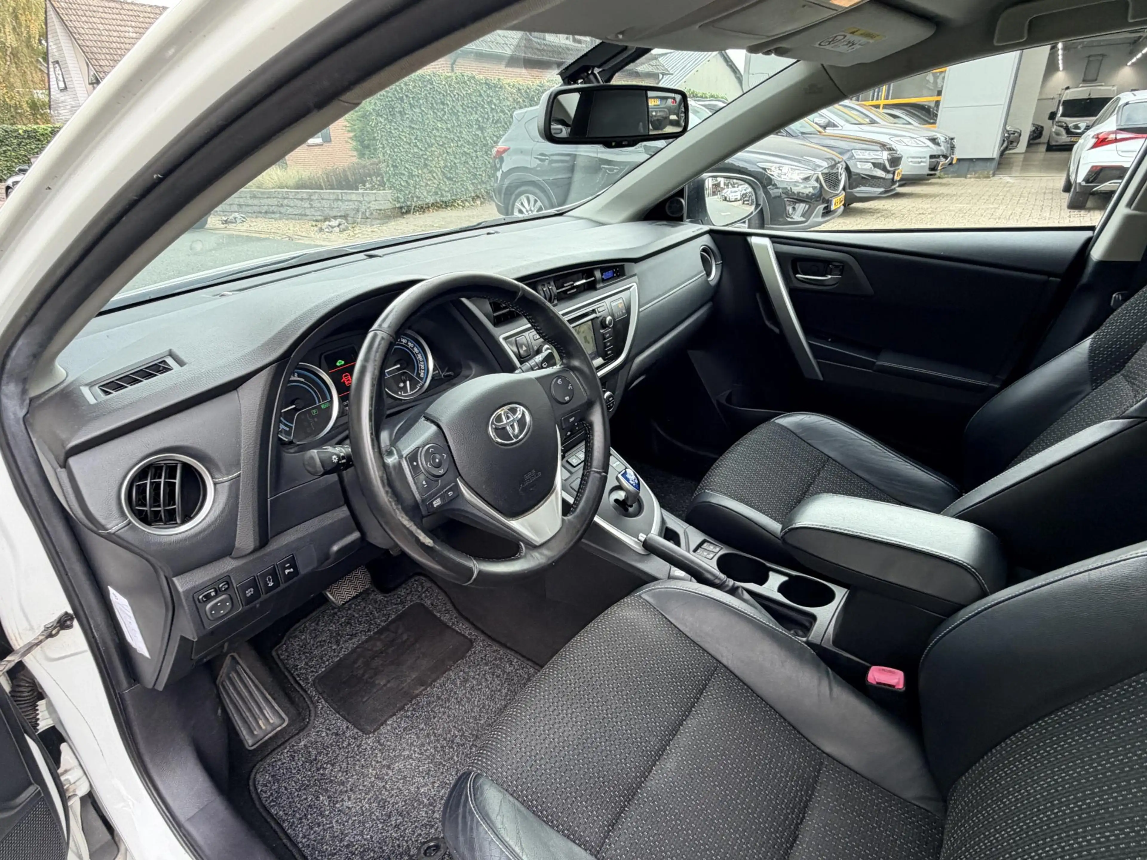 Toyota Auris 1.8 Hybrid Lease Pro•Leder•Navi — photo 12