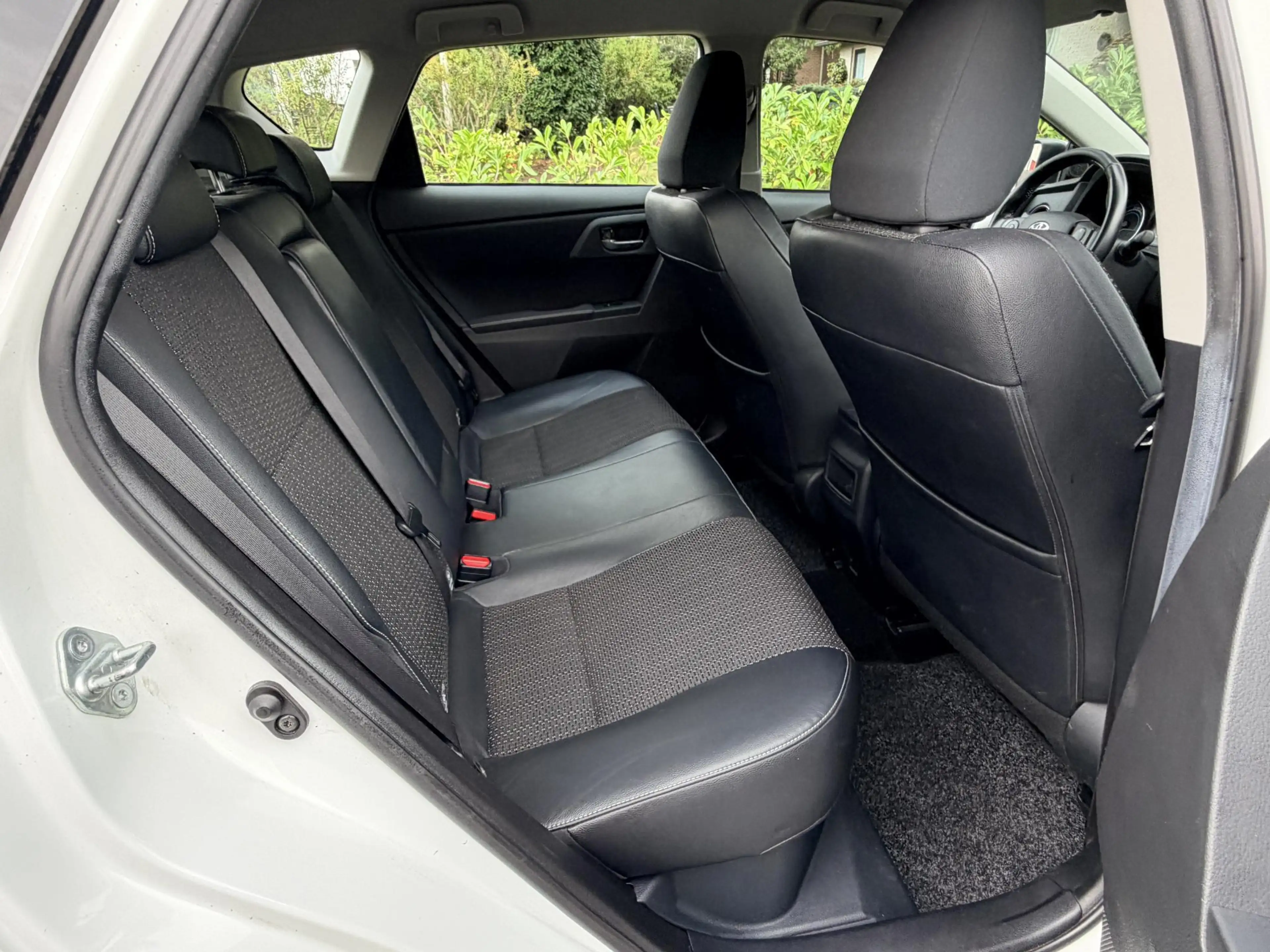 Toyota Auris 1.8 Hybrid Lease Pro•Leder•Navi — photo 26
