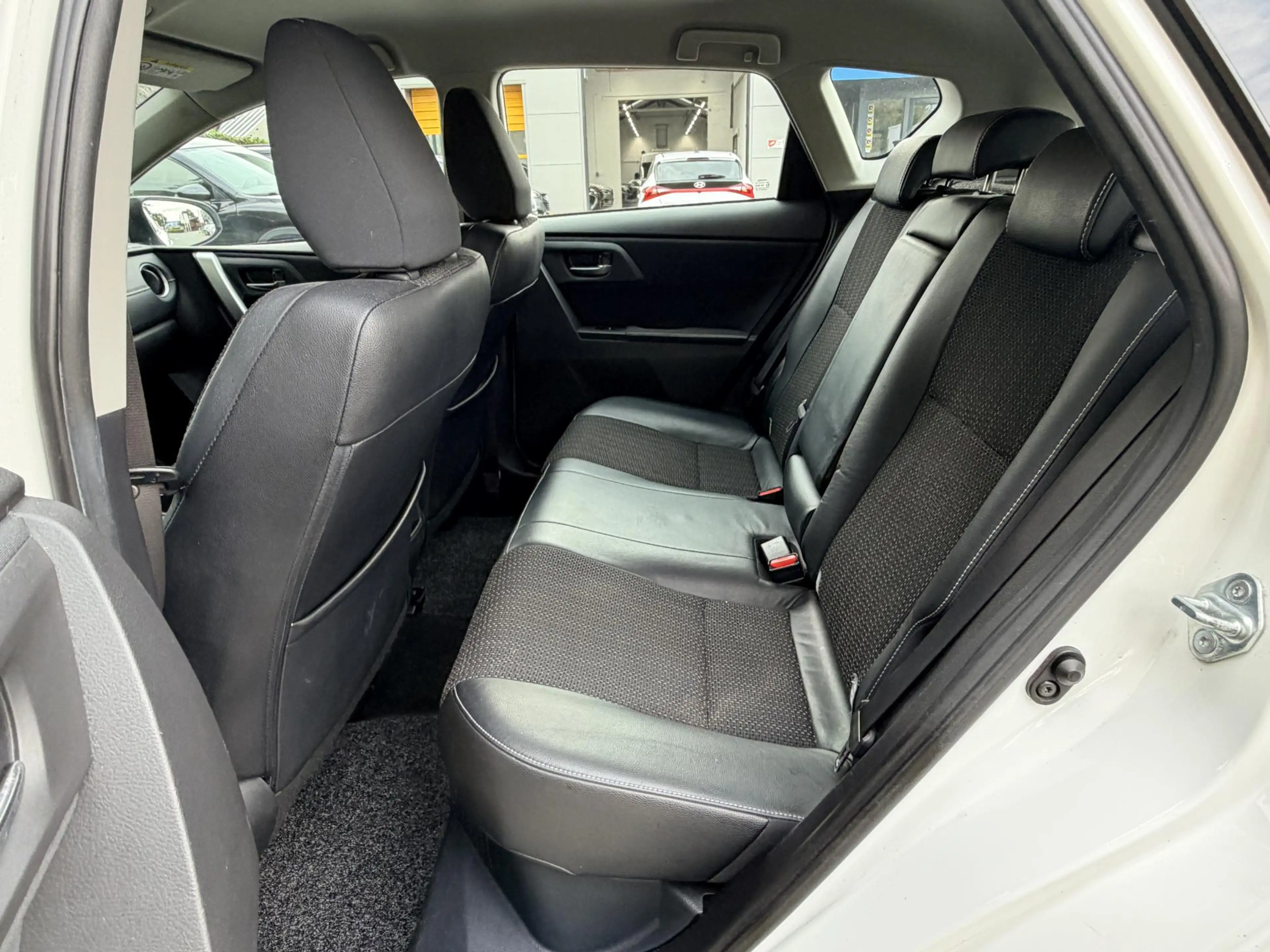 Toyota Auris 1.8 Hybrid Lease Pro•Leder•Navi — photo 23