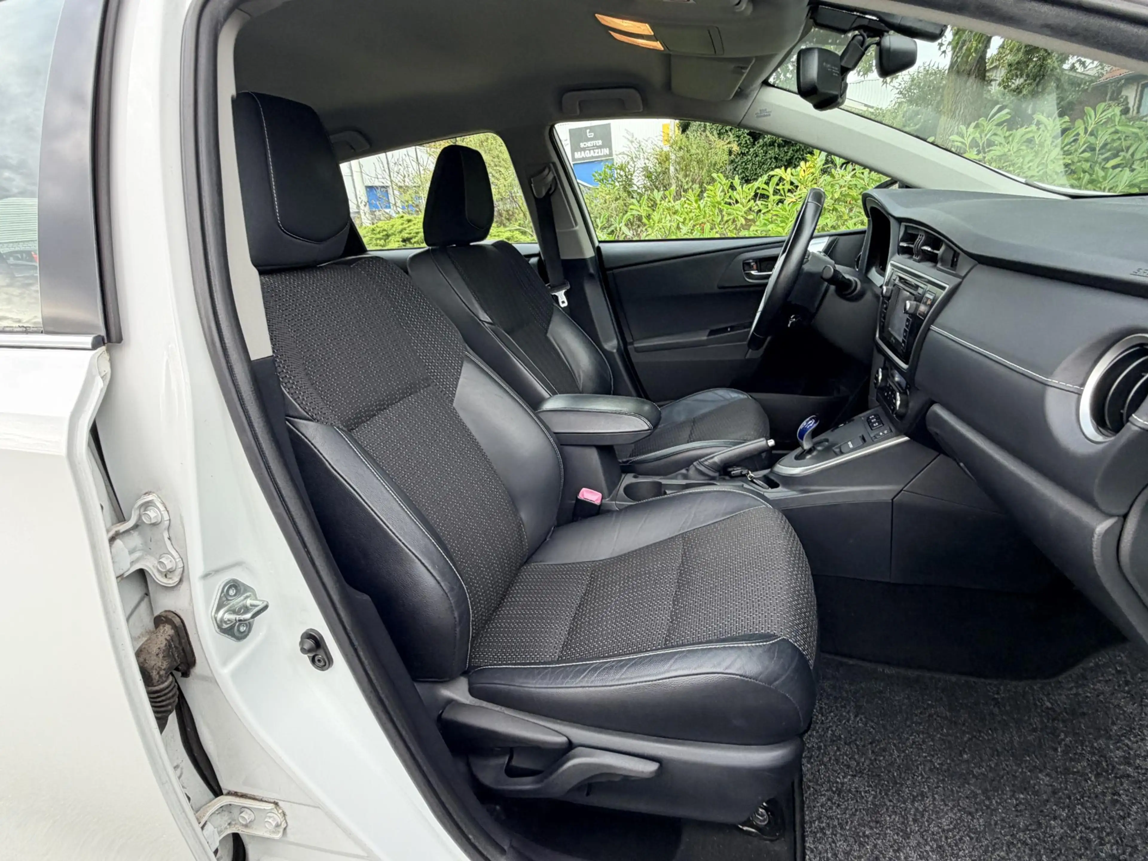 Toyota Auris 1.8 Hybrid Lease Pro•Leder•Navi — photo 28