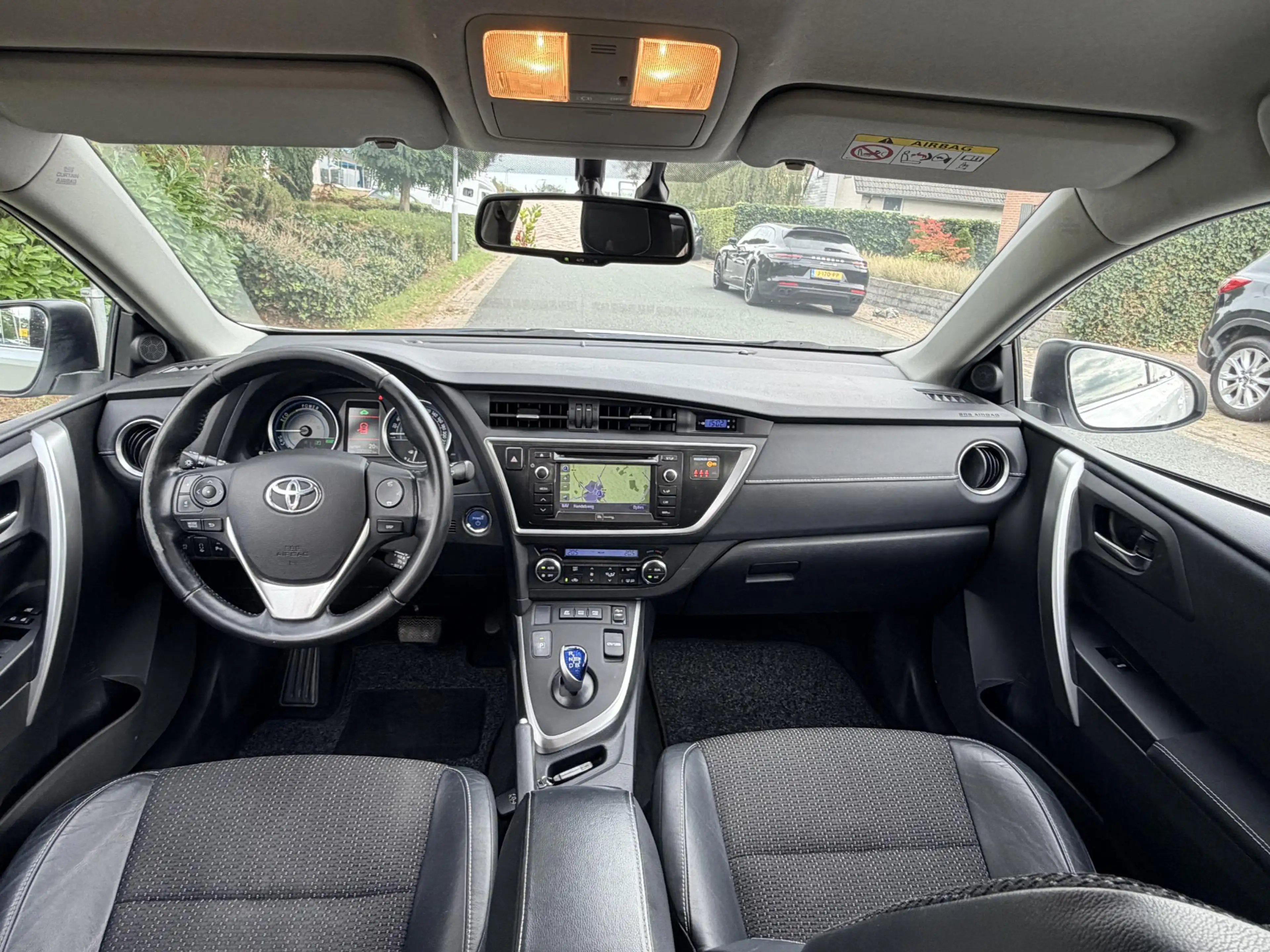Toyota Auris 1.8 Hybrid Lease Pro•Leder•Navi — photo 24