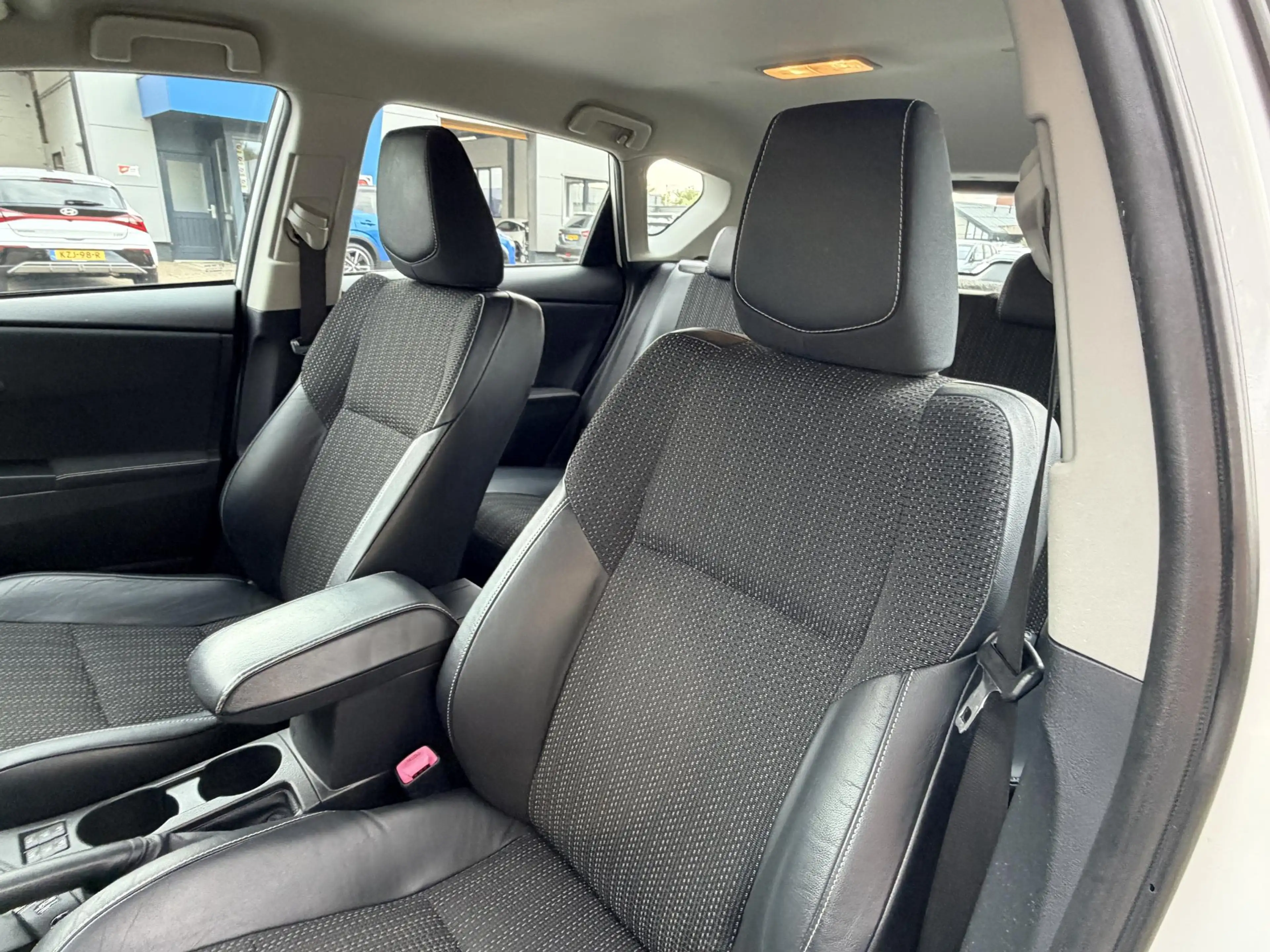 Toyota Auris 1.8 Hybrid Lease Pro•Leder•Navi — photo 13