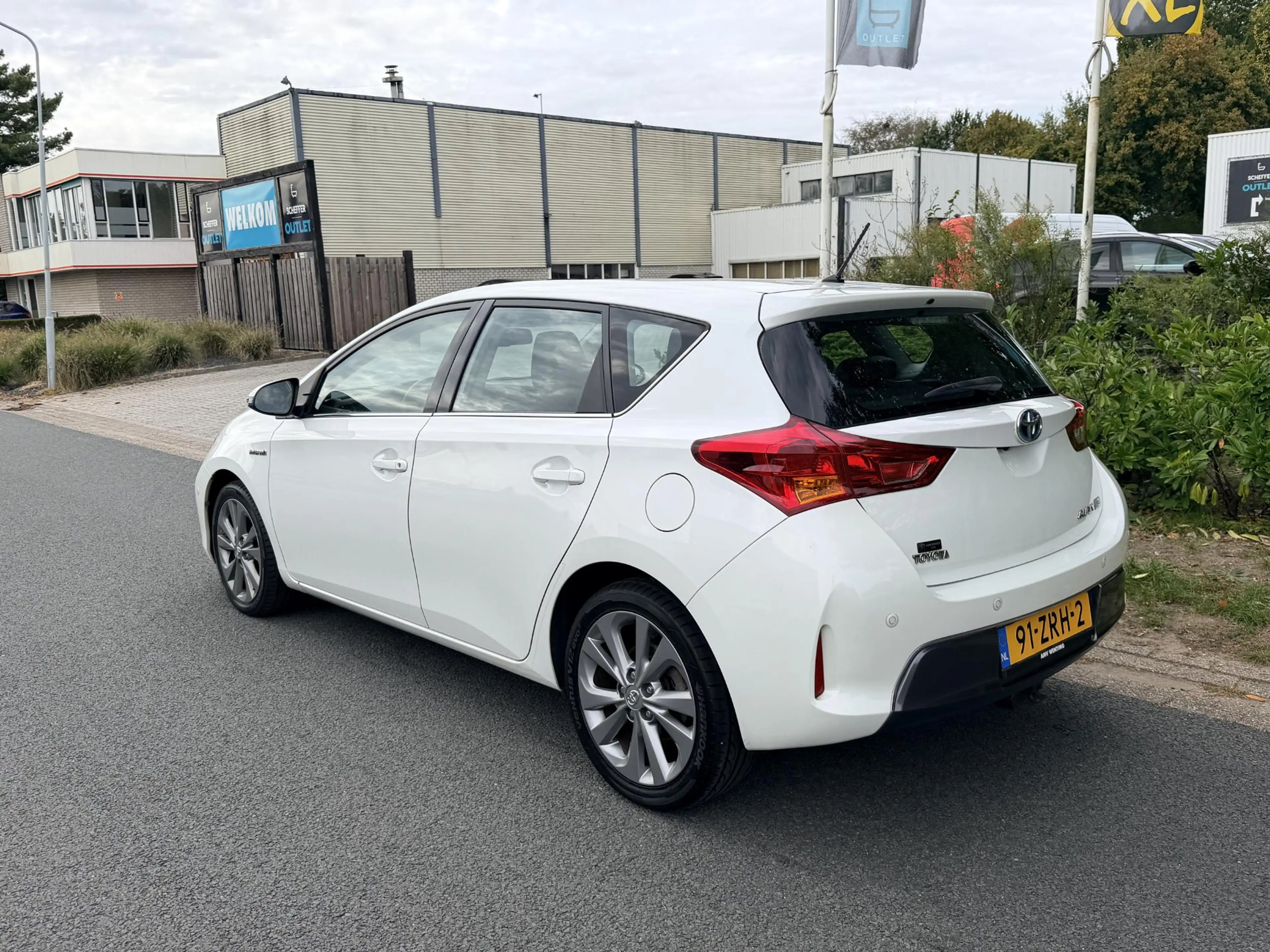 Toyota Auris 1.8 Hybrid Lease Pro•Leder•Navi — photo 3