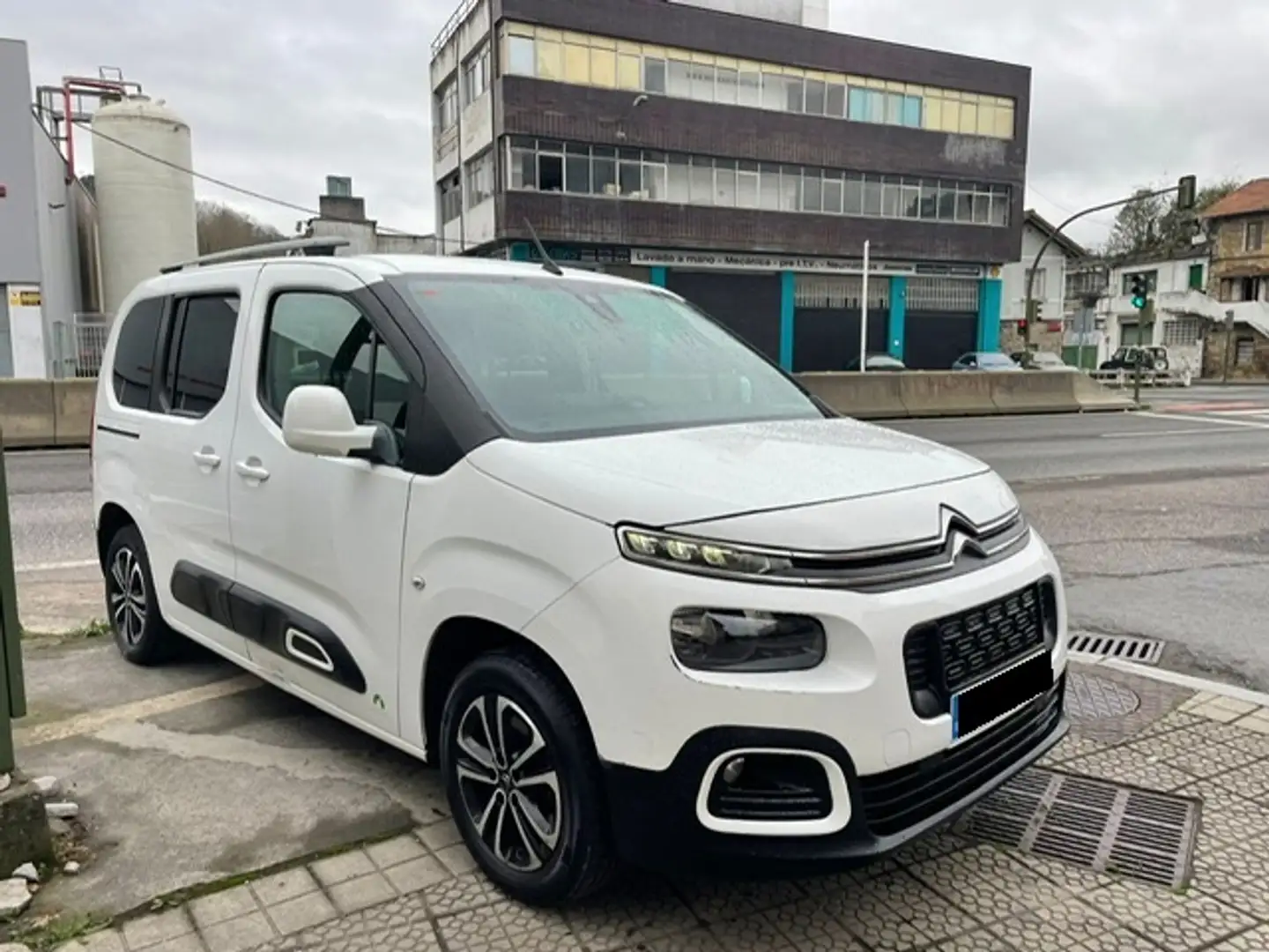 Citroen Berlingo BlueHDi S&S Talla M Shine 130 Blanco - 2