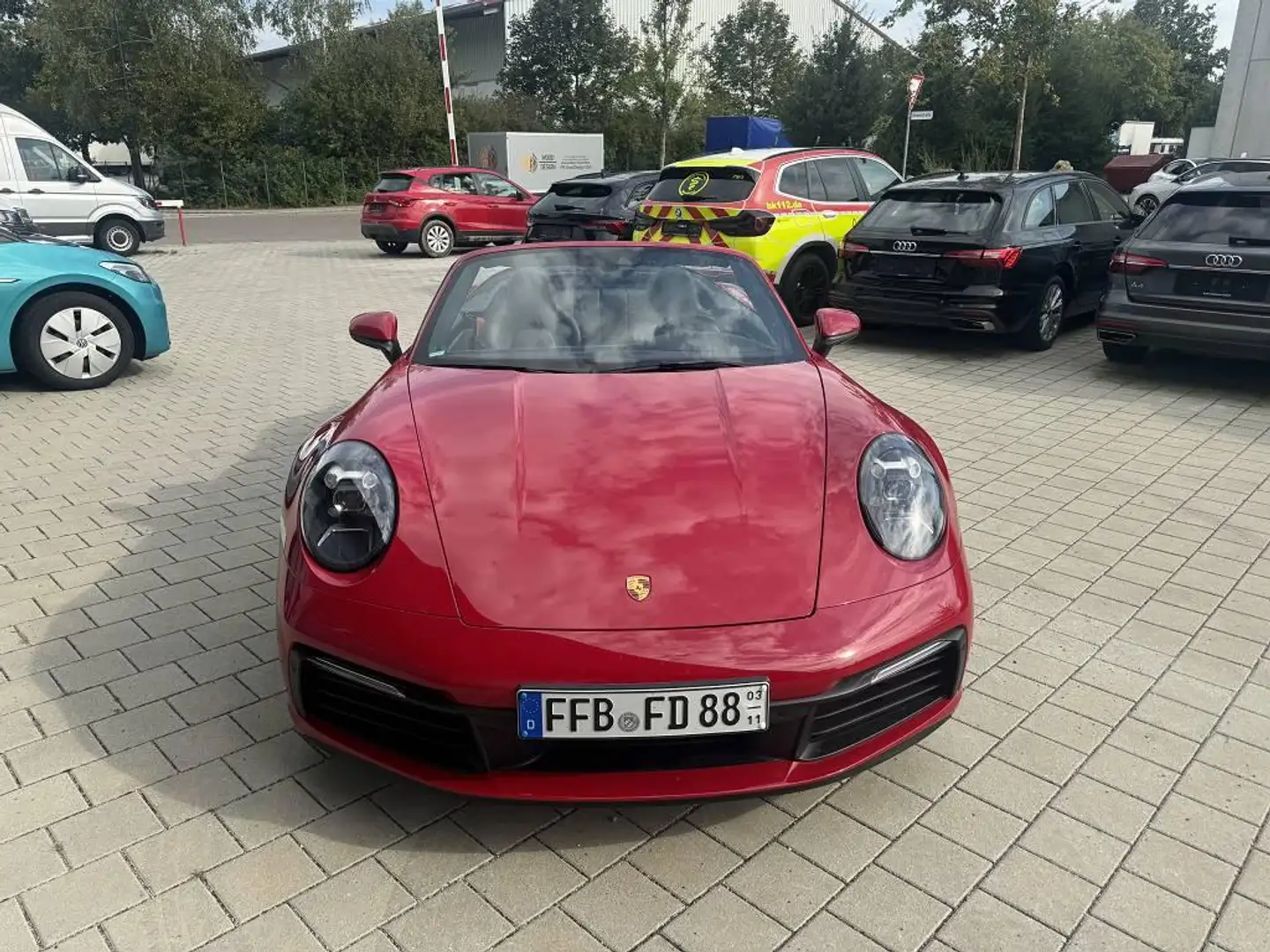 Porsche 992 Cabriolet Carrera *PZ-Scheckheft* APPROVED Rouge - 2