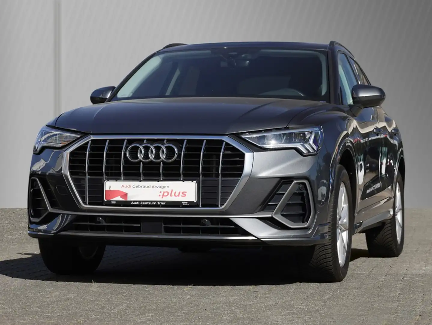 Audi Q3 45 TFSI e S line S tronic Grau - 2