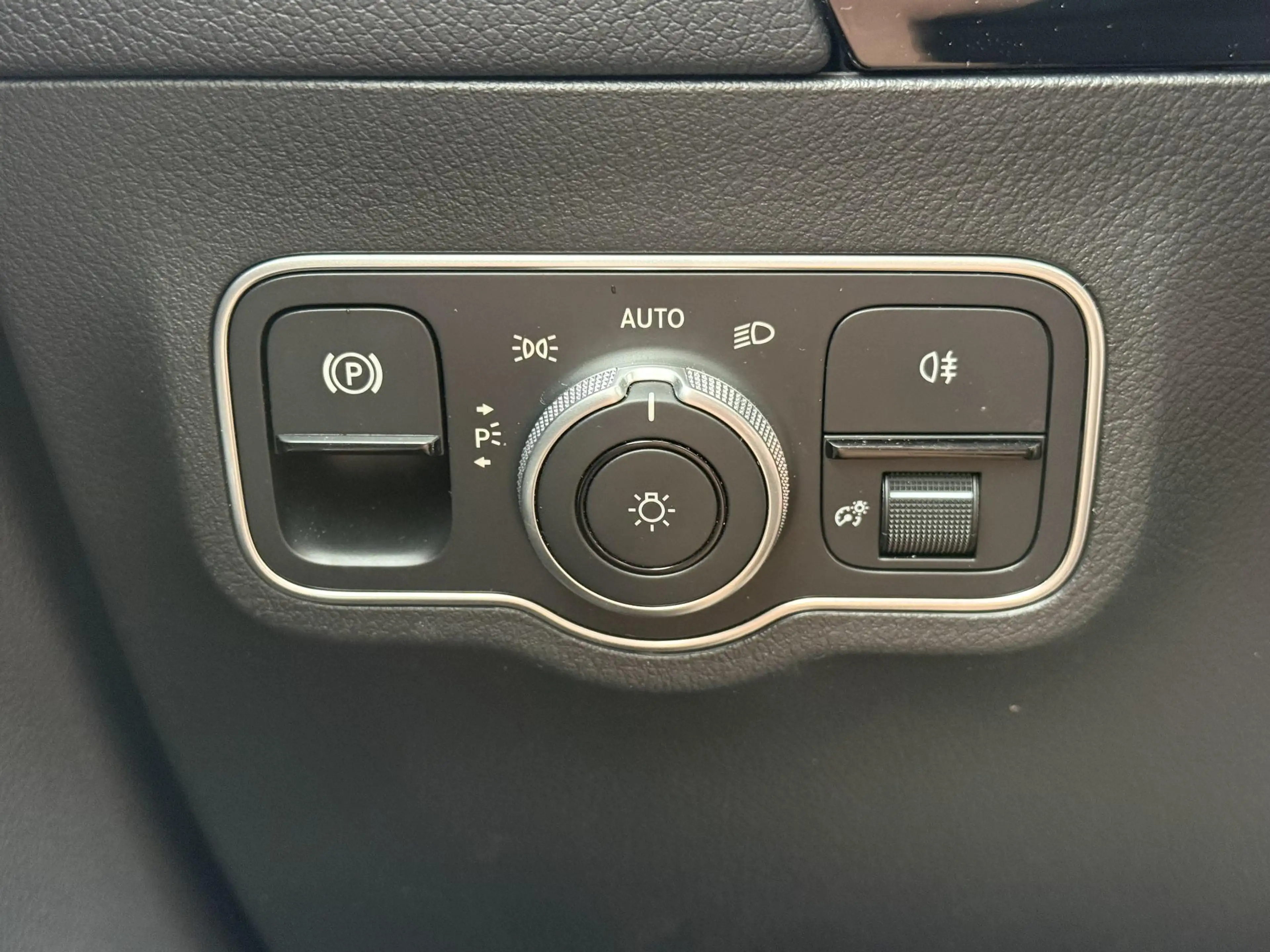 Mercedes-Benz B 250 e Business Solution AMG |Pano|ACC|Camera| — photo 5