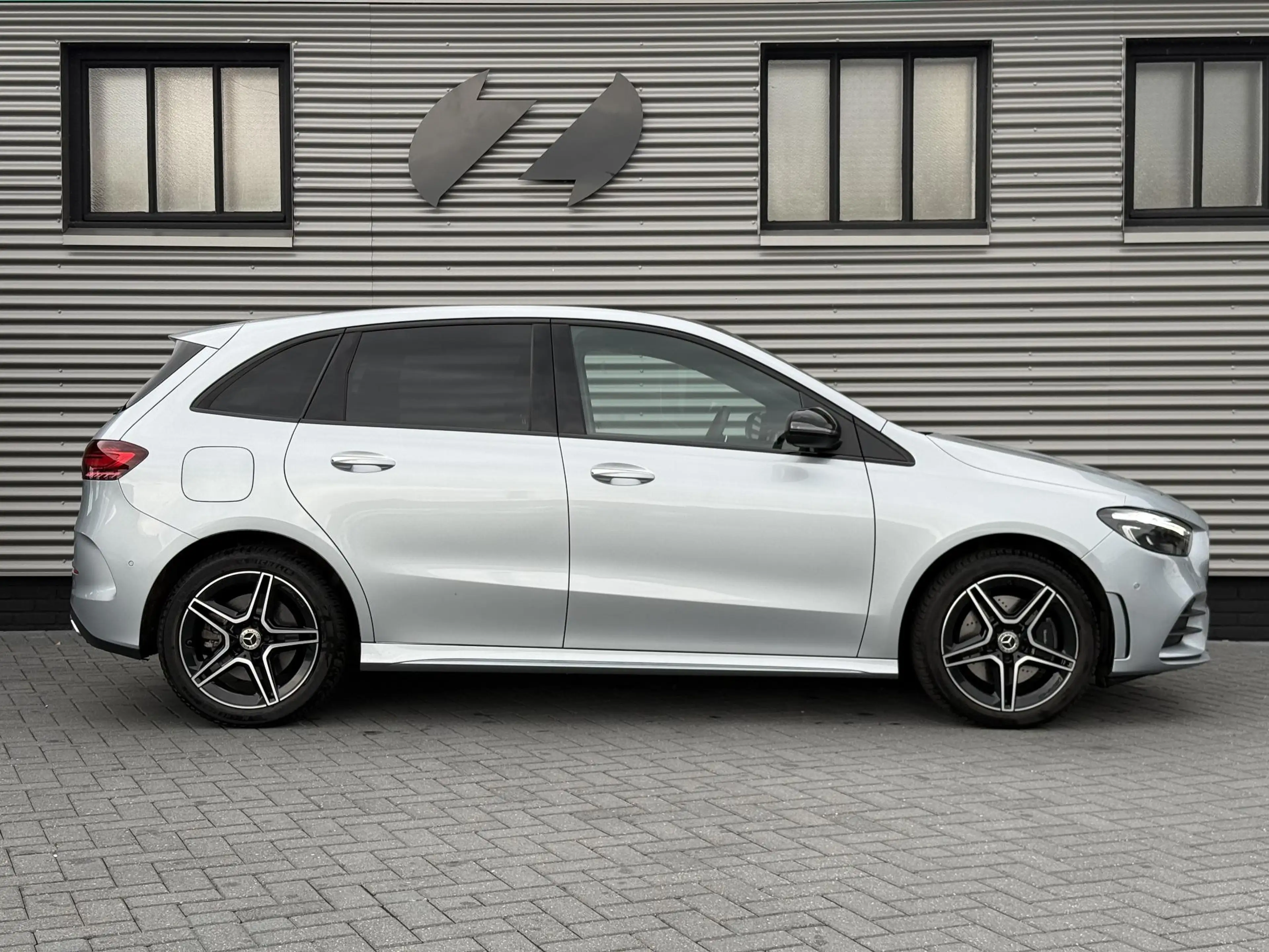 Mercedes-Benz B 250 e Business Solution AMG |Pano|ACC|Camera| — photo 14