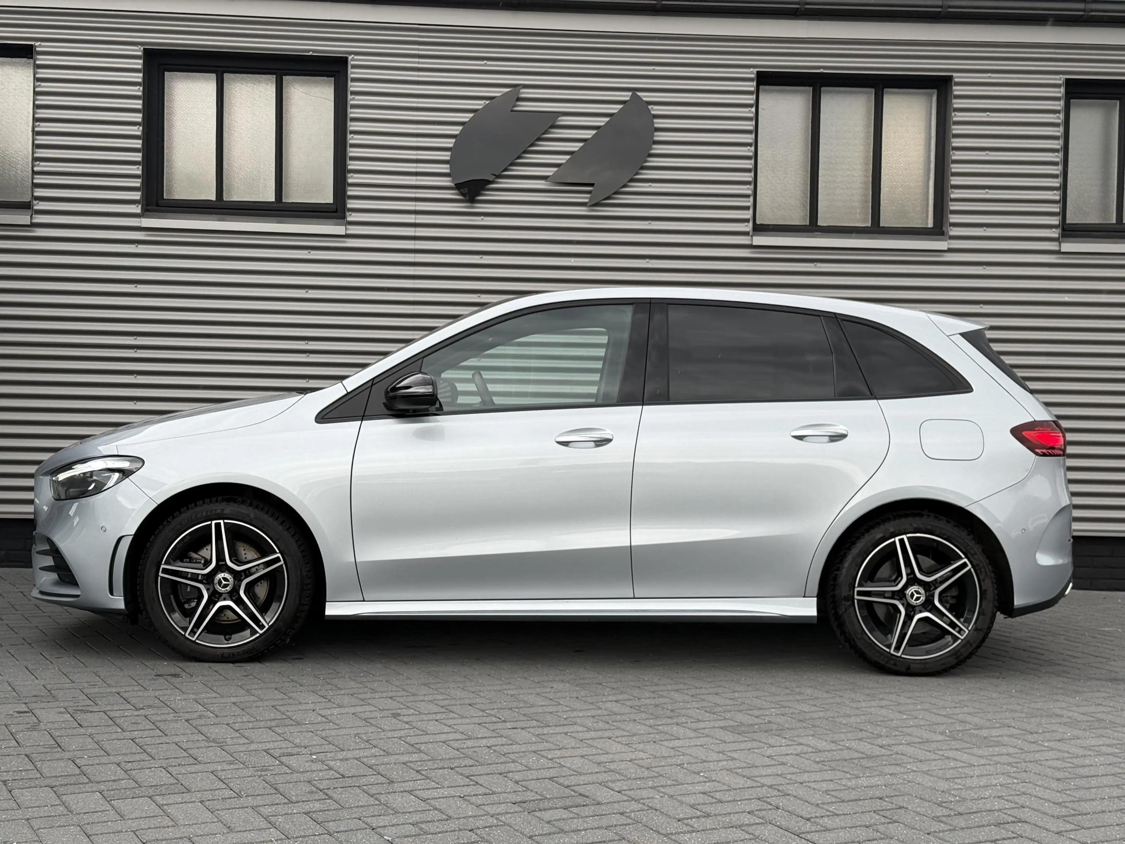 Mercedes-Benz B 250 e Business Solution AMG |Pano|ACC|Camera| — photo 21