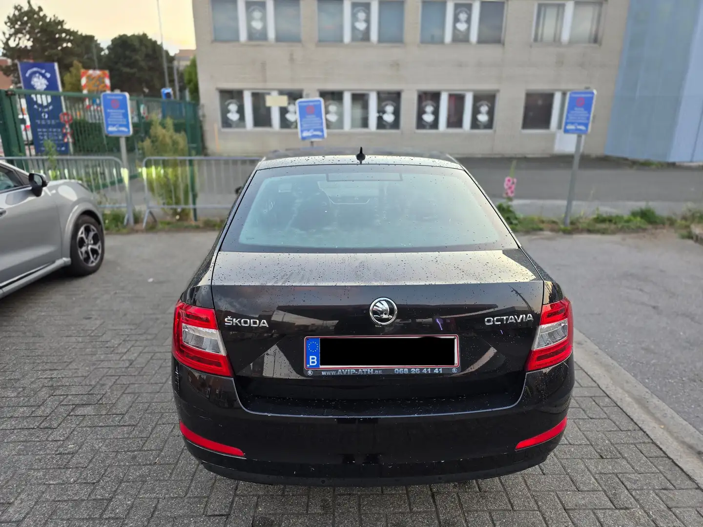Skoda Octavia 1.6 CR TDi Ambition Noir - 2