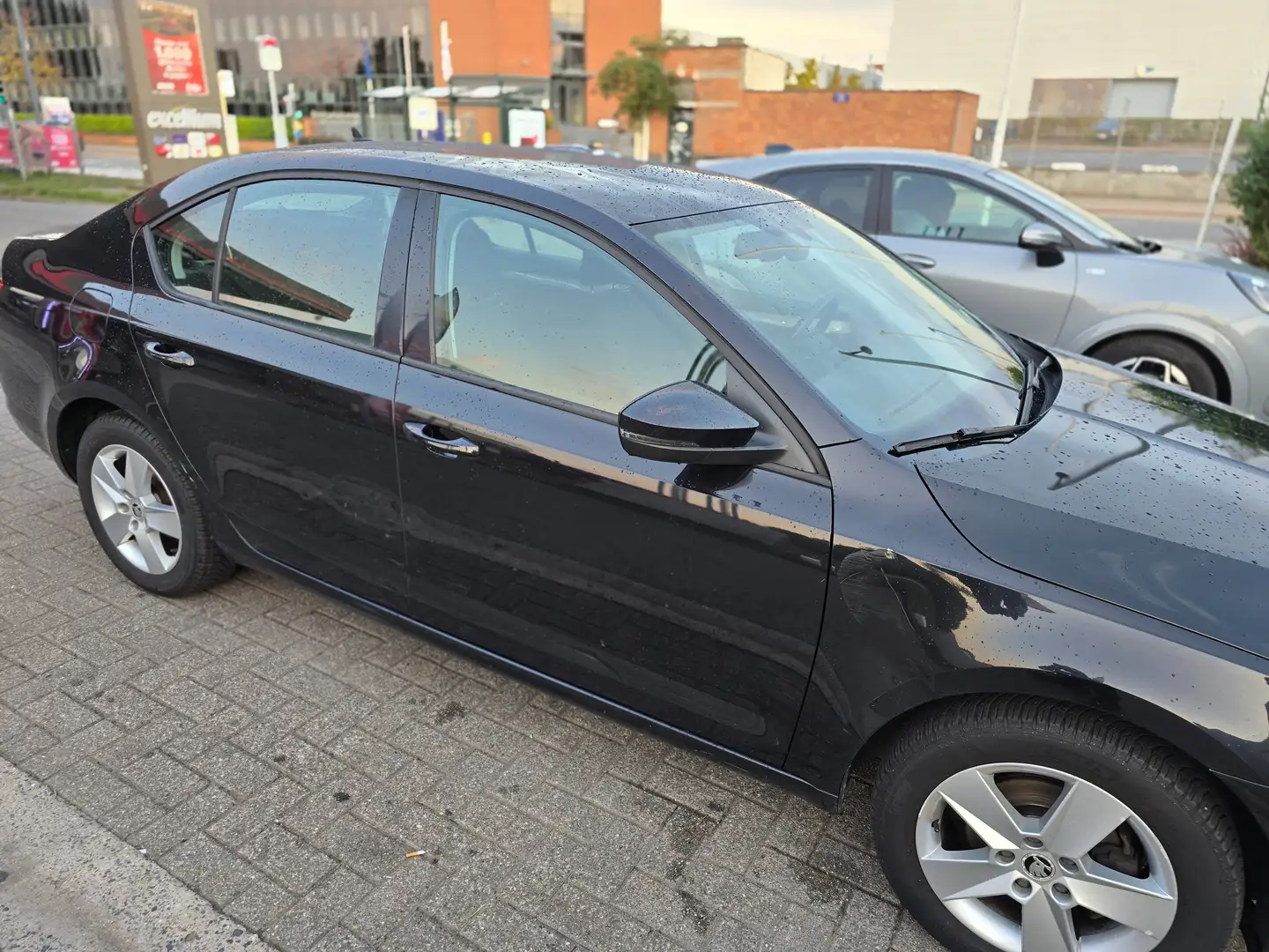 Skoda Octavia 1.6 CR TDi Ambition Noir - 1