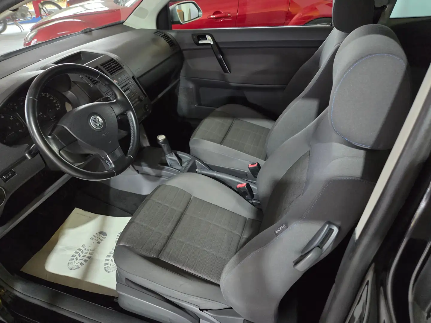 Volkswagen Polo Tour Zwart - 2