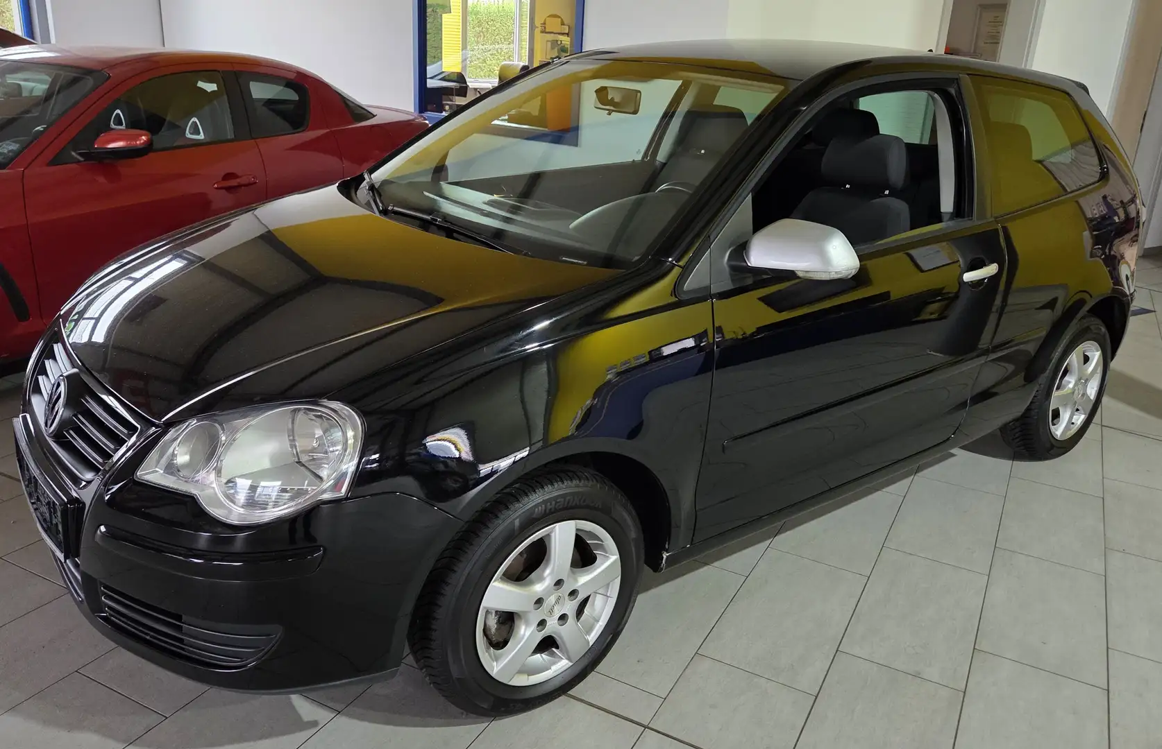 Volkswagen Polo Tour Zwart - 1