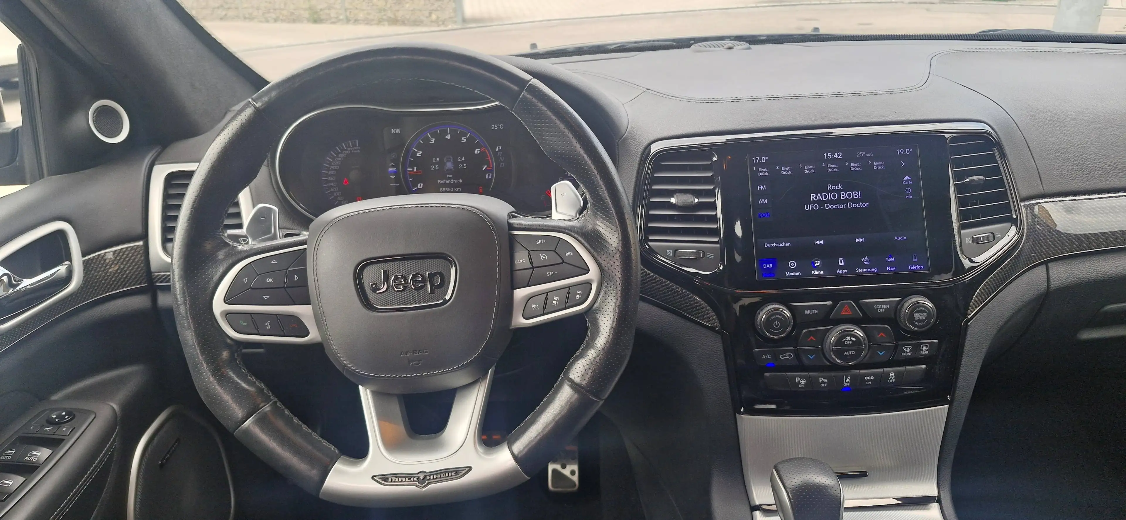 Jeep Grand Cherokee 6.2 V8 Trackhawk — photo 15