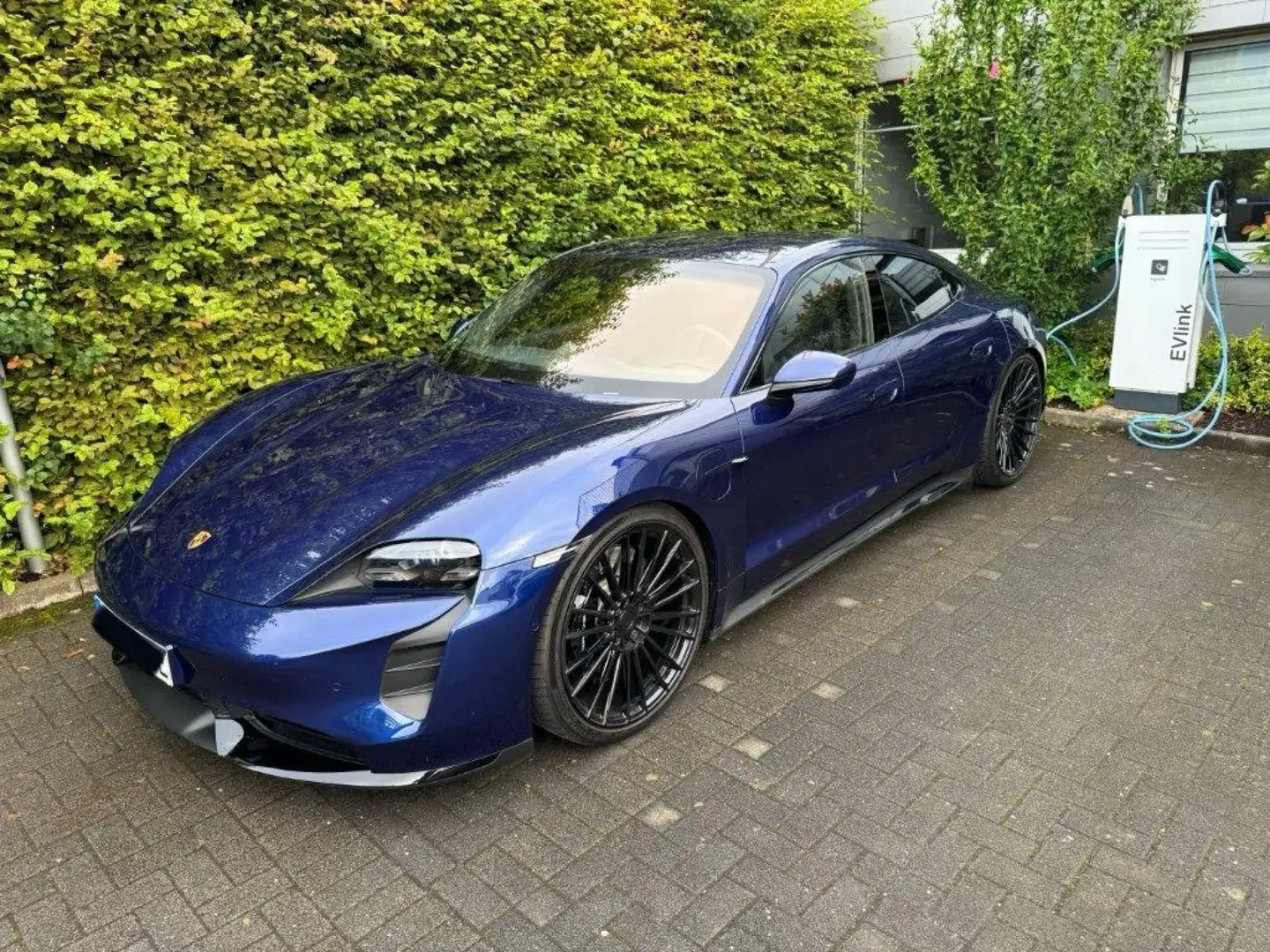 Porsche Taycan Turbo Blau - 1