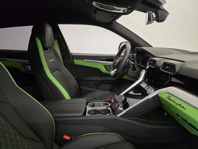 Lamborghini Urus view 7