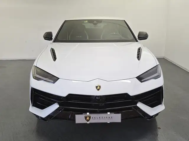Lamborghini Urus view 6